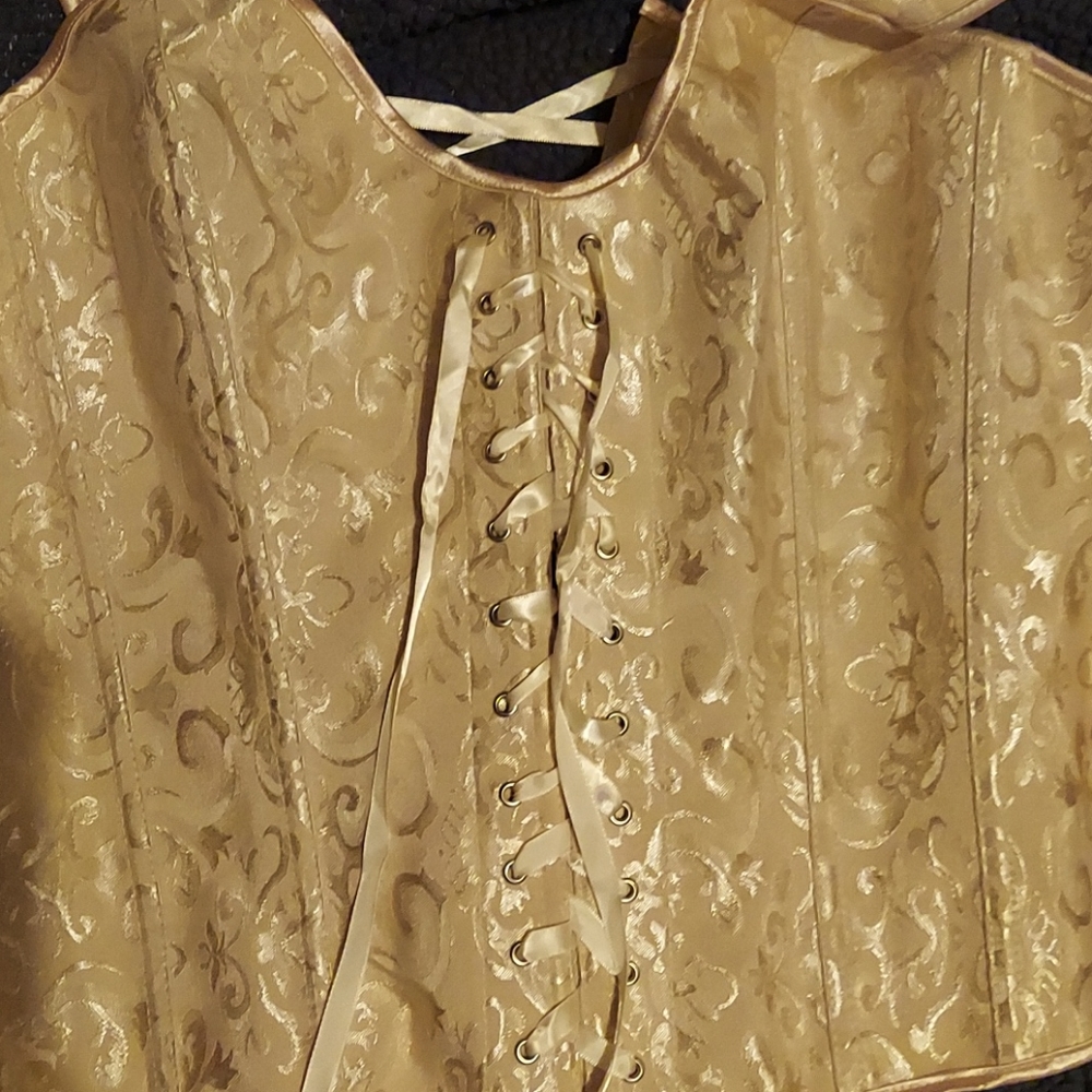 Corset - Picture 2 of 3